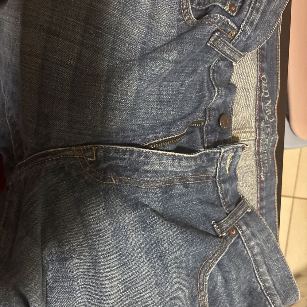 Old Navy Famous Straight Jeans  Size 34x32 Regular Standard Med Wash Denim